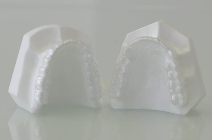 Pressure mounted dental implants
